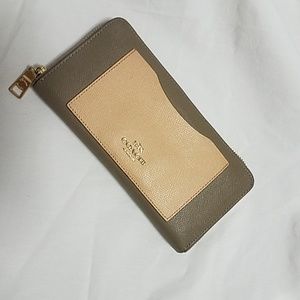 Coach Accordian Leather Wallet, all-round zipper